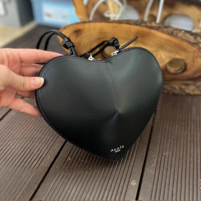 ALA SİYAH KALP ÇANTA.