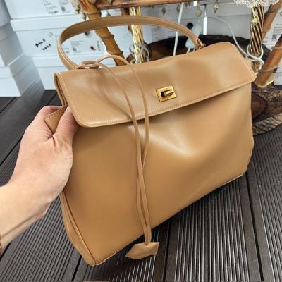 BLNCG ORTA BOY NUDE ÇANTA 