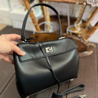 BLNCG SİYAH DERİ KÜÇÜK BOY ÇANTA 