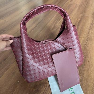 BTTVNT ASKILI BORDO ÇANTA 