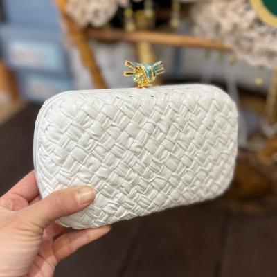 BTTVNT BEYAZ CLUTCH-1