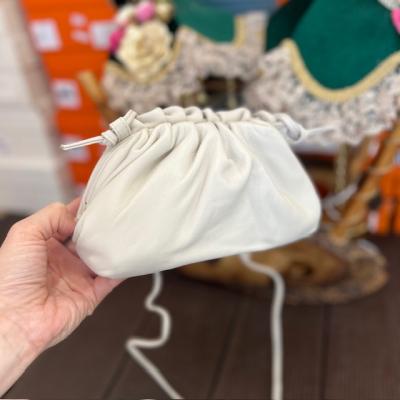 BTTVNT EKRU POUCH ÇANTA 