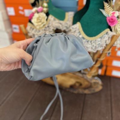 BTTVNT GRİ POUCH ÇANTA 