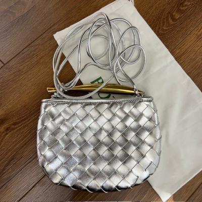 BTTVNT KÜÇÜK BOY GÜMÜŞ ÇANTA 