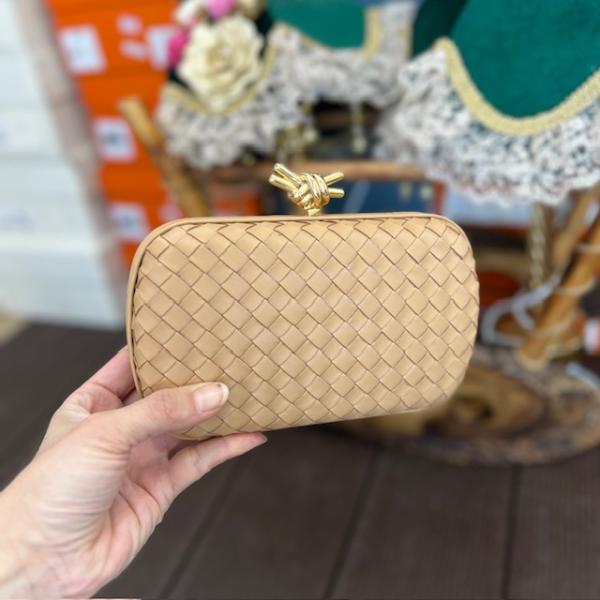 bttvnt-nude-clutch-resim-6775.jpg