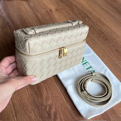 BTTVNT NUDE KUTU ÇANTA 