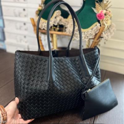 BTTVNT SİYAH DERİ ASKILI ÇANTA 