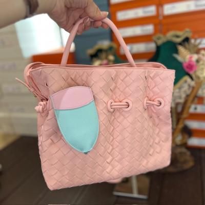 BTTVNT UÇUK PEMBE DERİ ASKILI ÇANTA 