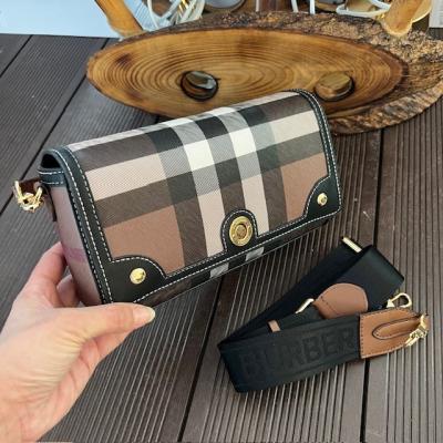 BURBRRY ACI KAHVE ORTA BOY ÇANTA 