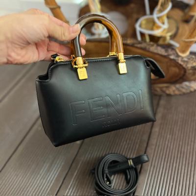 FND SİYAH DERİ ASKILI ÇANTA 