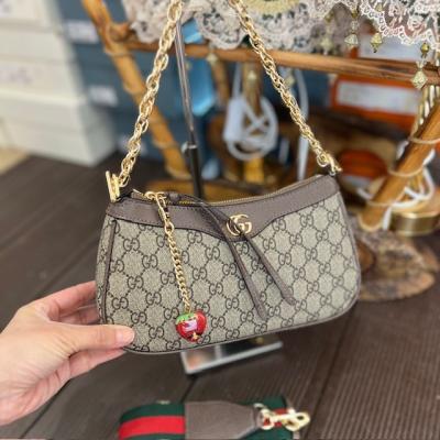 GCC MONOGRAM ZİNCİR ASKILI ÇANTA 
