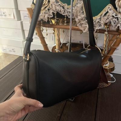 GCC SİYAH DERİ ASKILI ÇANTA 