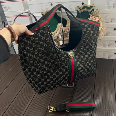 GCC SİYAH ORTA BOY ÇANTA 