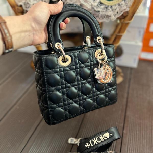 lady-dior-siyah-kare-canta--resim-6175.jpg