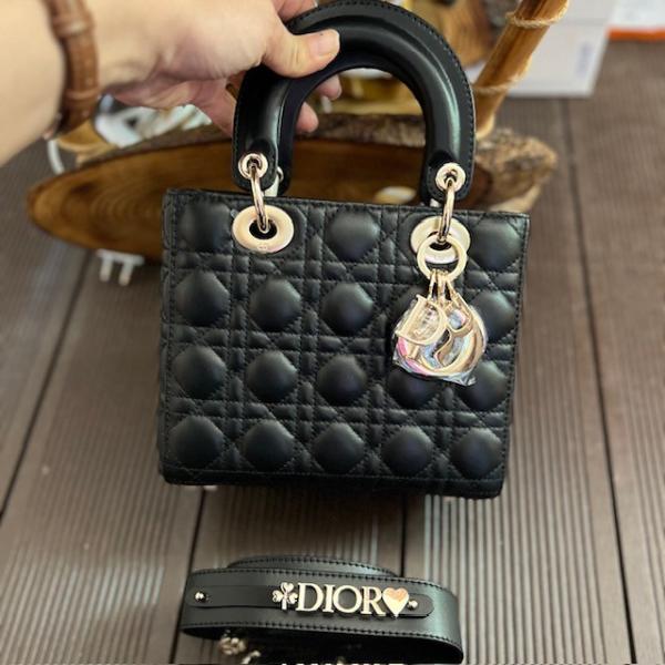 lady-dior-siyah-kare-canta--resim2-6175.jpg