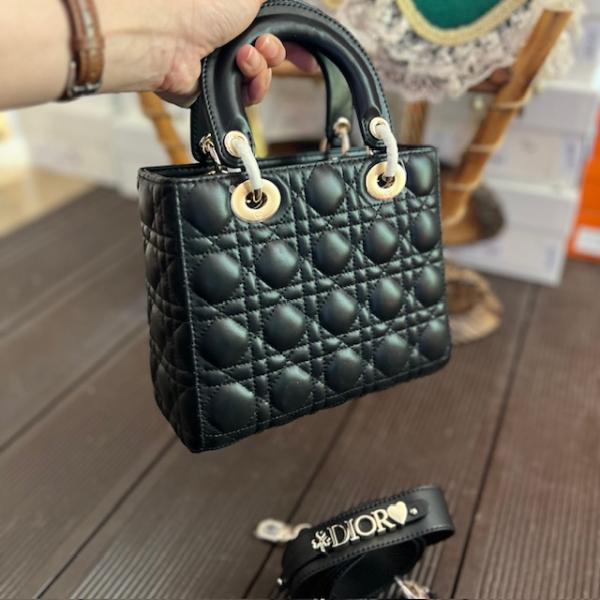 lady-dior-siyah-kare-canta--resim4-6175.jpg