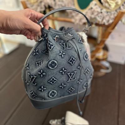 LV GRİ MONOGRAM BÜZGÜLÜ ÇANTA 