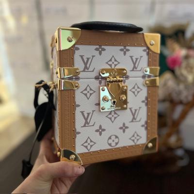 LV KUTU MONOGRAM EKRU ÇANTA 