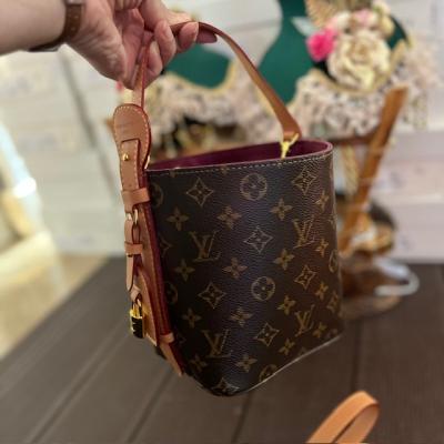LV MONOGRAM AKSESUARLI ÇANTA 