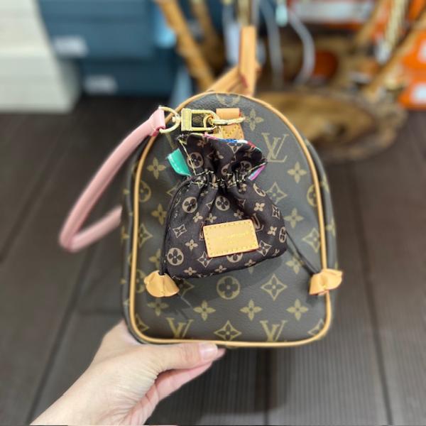 lv-pembe-monogram-askili-canta-2-resim3-7032.jpg