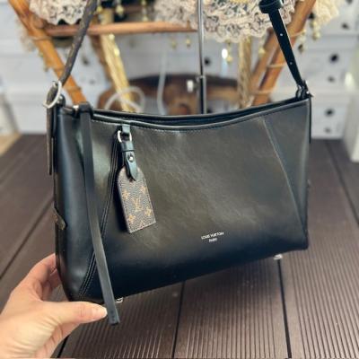 LV SİYAH ASKILI ÇANTA 