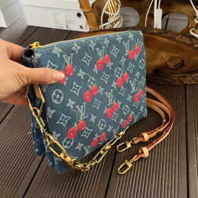 LV ZİNCİR ASKILI MAVİ ÇANTA 