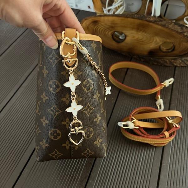 lv-zincir-detayli-monogram-canta--resim3-7611.jpg