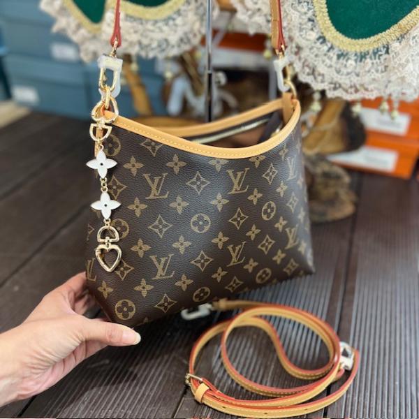 lv-zincir-detayli-monogram-canta-2-resim-7612.jpg