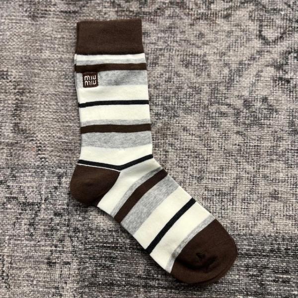miu-aci-kahve-cizgili-corap-2-resim3-5777.jpg