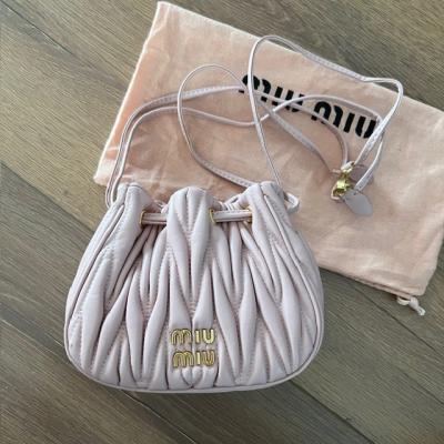 MİU PEMBE BÜZGÜLÜ ÇANTA 