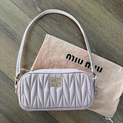 MİU PEMBE DERİ ÇANTA 