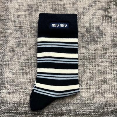 MİU SİYAH ÇİZGİLİ ÇORAP-2