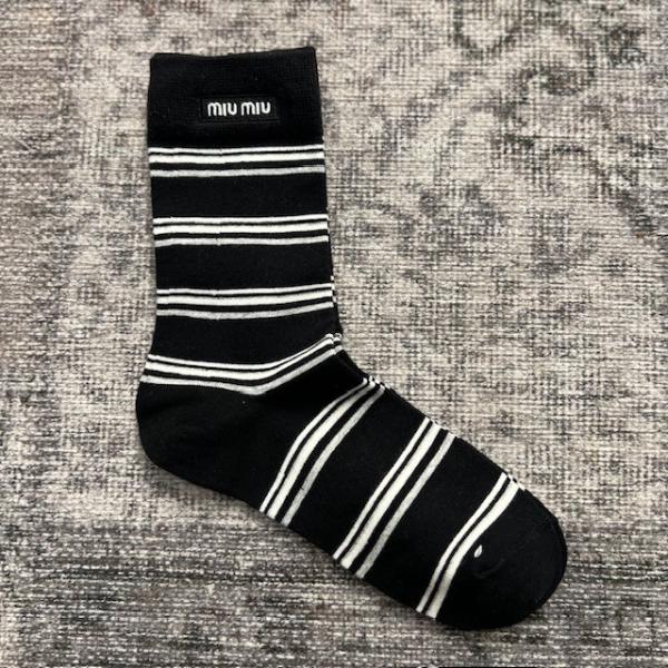 miu-siyah-cizgili-corap-3-resim3-5785.jpg