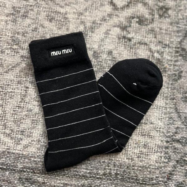 miu-siyah-cizgili-corap-resim2-5783.jpg