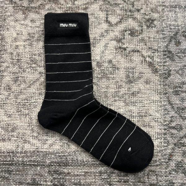 miu-siyah-cizgili-corap-resim3-5783.jpg