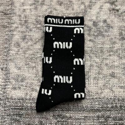 MİU SİYAH ÇORAP-3