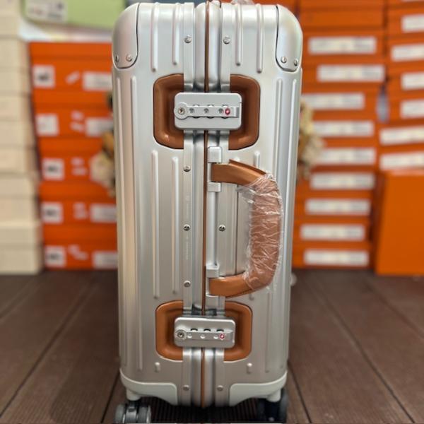 rimova-gri-valiz--resim3-6585.jpg