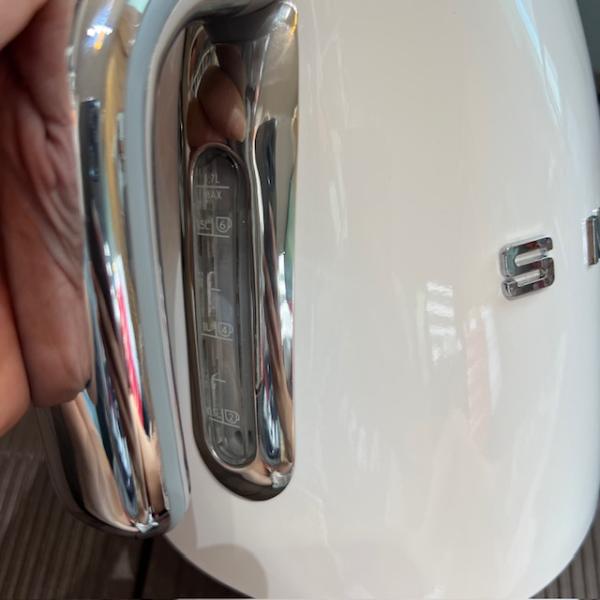 smeg-beyaz-kettle-resim3-7899.jpg