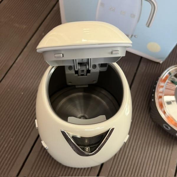 smeg-ekru-kettle-resim3-6748.jpg