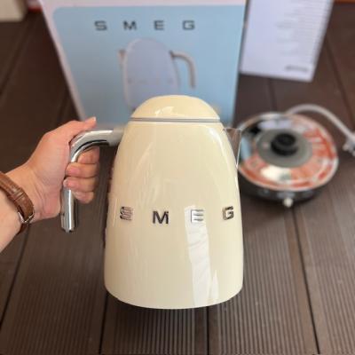 SMEG KETTLE EKRU 