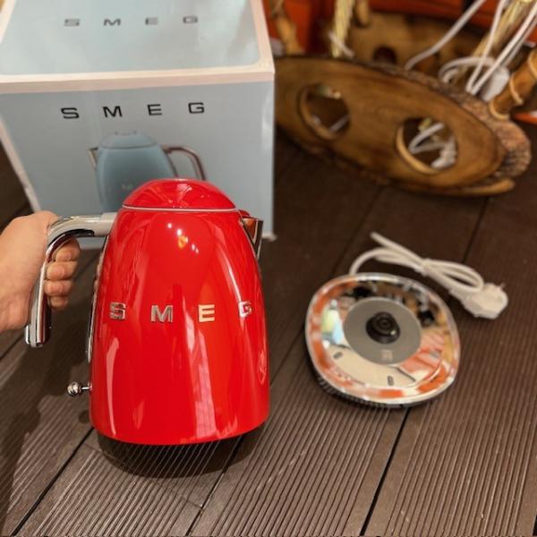 smeg-kirmizi-kettle-resim2-7304.jpg