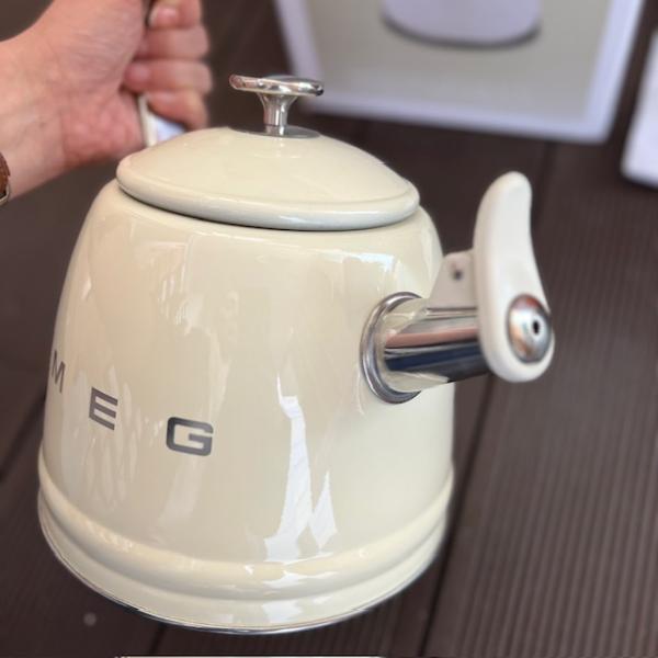 smeg-set-ustu-duduklu-kettle-2-resim2-6749.jpg