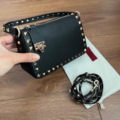 VLTN ASKILI SİYAH ÇANTA 