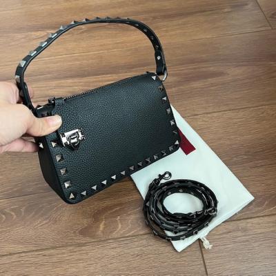 VLTN ASKILI SİYAH ÇANTA-2