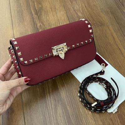 VLTN BORDO DERİ ASKILI ÇANTA 