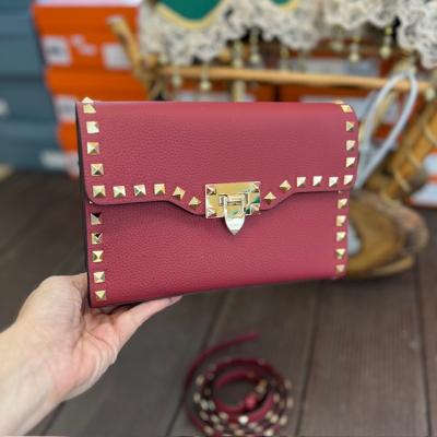VLTN DERİ ASKILI BORDO ÇANTA 