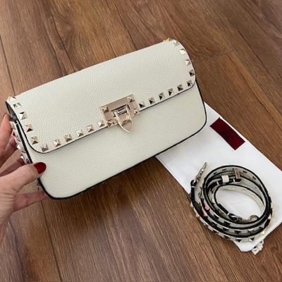 VLTN EKRU DERİ ASKILI ÇANTA 