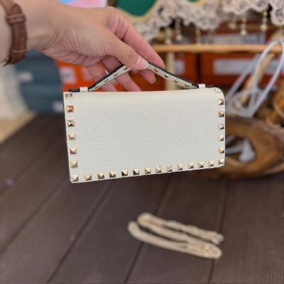 VLTN EKRU ZİNCİR ASKILI ÇANTA-1