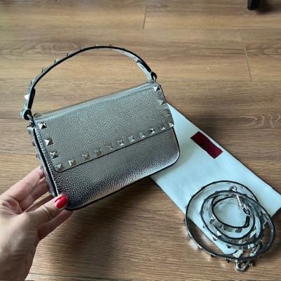 VLTN GÜMÜŞ ASKILI ÇANTA 