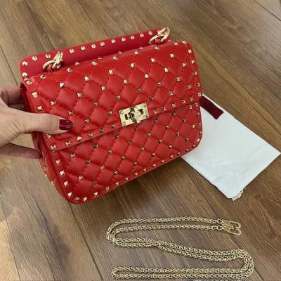 VLTN KIRMIZI ZİNCİRLİ ÇANTA 